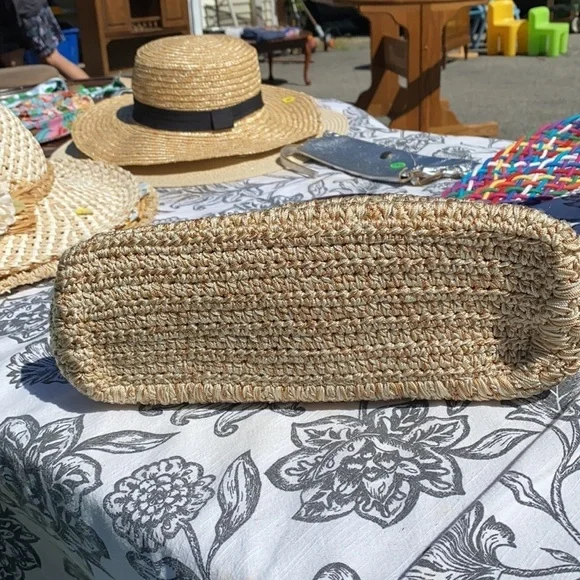 Liz Claiborne - Picture 2 of 3